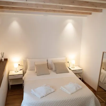 Monteleone Apartment *